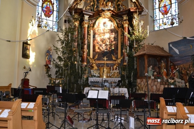 Zdjęcie w galerii na portalu naszraciborz.pl: Orkiestra z Krzyżanowic kolędowała w Bieńkowicach wiadomości z regionu