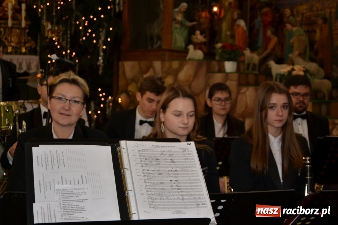 Zdjęcie w galerii na portalu naszraciborz.pl: Orkiestra z Krzyżanowic kolędowała w Bieńkowicach wiadomości z regionu