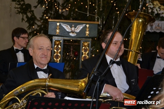 Zdjęcie w galerii na portalu naszraciborz.pl: Orkiestra z Krzyżanowic kolędowała w Bieńkowicach wiadomości z regionu