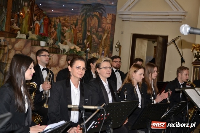 Zdjęcie w galerii na portalu naszraciborz.pl: Orkiestra z Krzyżanowic kolędowała w Bieńkowicach wiadomości z regionu