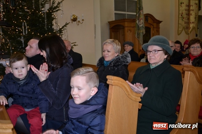 Zdjęcie w galerii na portalu naszraciborz.pl: Orkiestra z Krzyżanowic kolędowała w Bieńkowicach wiadomości z regionu