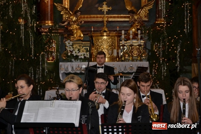 Zdjęcie w galerii na portalu naszraciborz.pl: Orkiestra z Krzyżanowic kolędowała w Bieńkowicach wiadomości z regionu