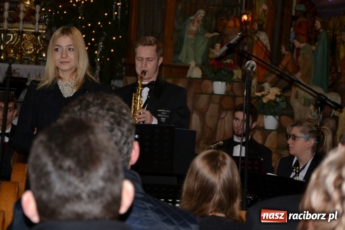 Zdjęcie w galerii na portalu naszraciborz.pl: Orkiestra z Krzyżanowic kolędowała w Bieńkowicach wiadomości z regionu