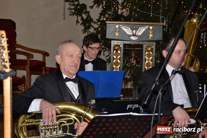 Zdjęcie w galerii na portalu naszraciborz.pl: Orkiestra z Krzyżanowic kolędowała w Bieńkowicach wiadomości z regionu