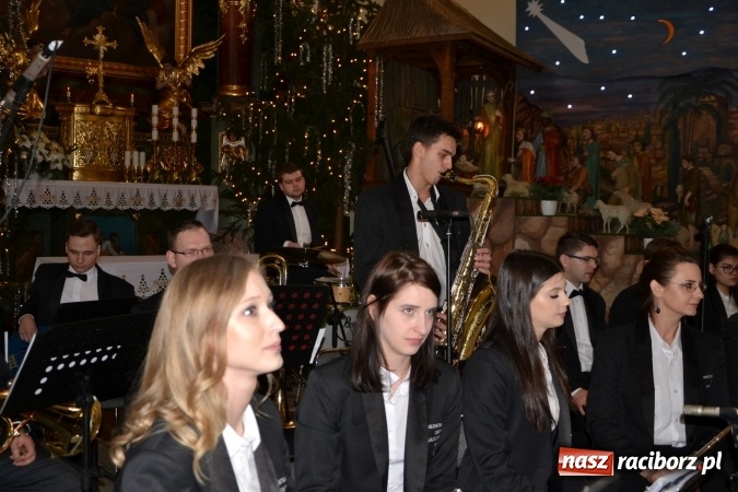 Zdjęcie w galerii na portalu naszraciborz.pl: Orkiestra z Krzyżanowic kolędowała w Bieńkowicach wiadomości z regionu