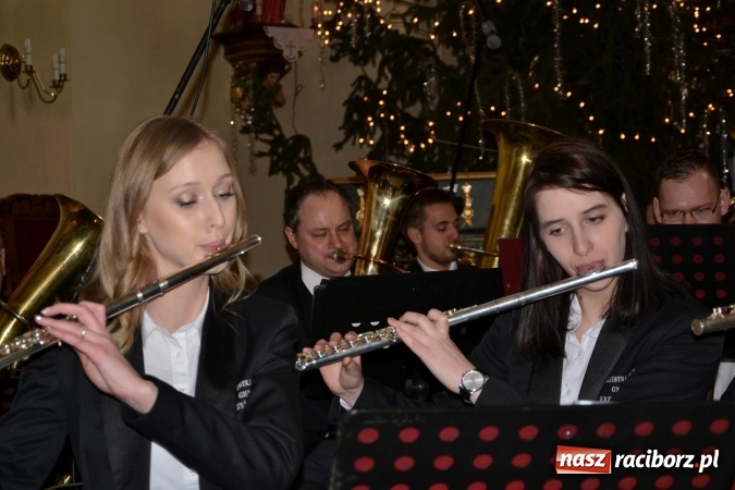Zdjęcie w galerii na portalu naszraciborz.pl: Orkiestra z Krzyżanowic kolędowała w Bieńkowicach wiadomości z regionu