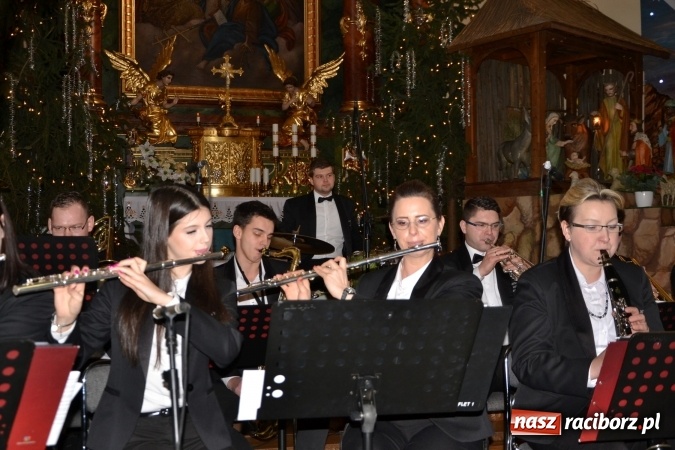Zdjęcie w galerii na portalu naszraciborz.pl: Orkiestra z Krzyżanowic kolędowała w Bieńkowicach wiadomości z regionu