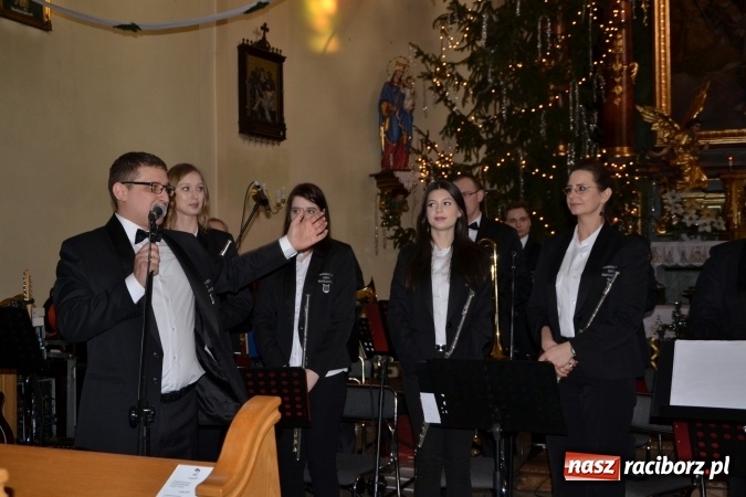 Zdjęcie w galerii na portalu naszraciborz.pl: Orkiestra z Krzyżanowic kolędowała w Bieńkowicach wiadomości z regionu