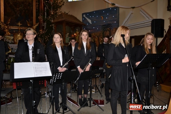 Zdjęcie w galerii na portalu naszraciborz.pl: Orkiestra z Krzyżanowic kolędowała w Bieńkowicach wiadomości z regionu