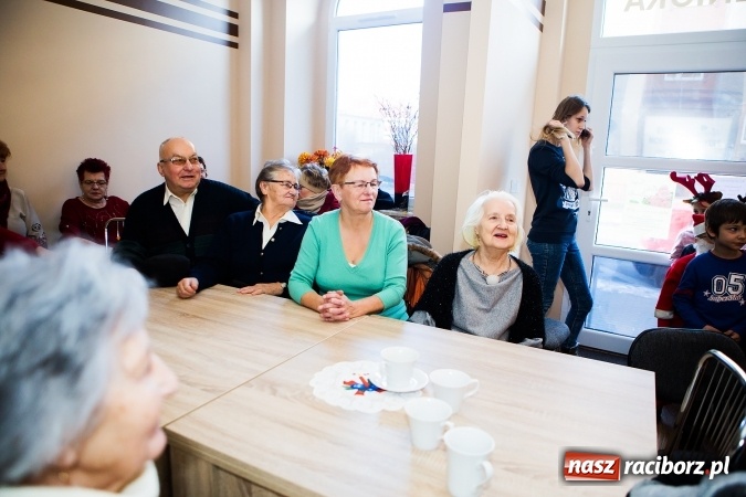 Zdjęcie w galerii na portalu naszraciborz.pl: Dzień Babci i Dziadka w Klubie Seniora wiadomości z regionu