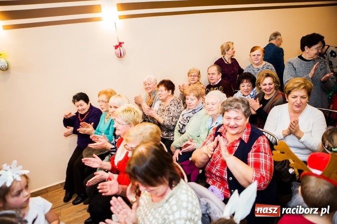 Zdjęcie w galerii na portalu naszraciborz.pl: Dzień Babci i Dziadka w Klubie Seniora wiadomości z regionu