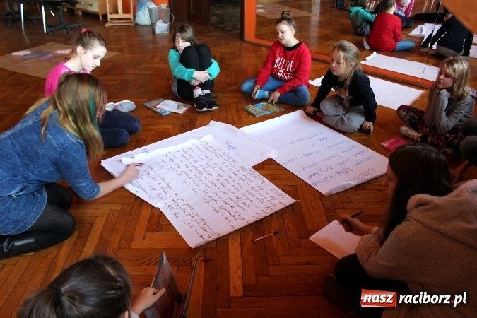 Zdjęcie w galerii na portalu naszraciborz.pl: O Helci, kt&oacute;ra tupała n&oacute;żkami. W Nędzy tworzą literaturę wiadomości z regionu