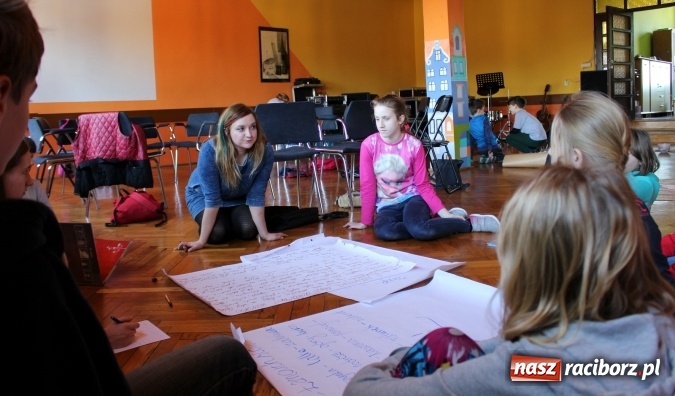 Zdjęcie w galerii na portalu naszraciborz.pl: O Helci, kt&oacute;ra tupała n&oacute;żkami. W Nędzy tworzą literaturę wiadomości z regionu