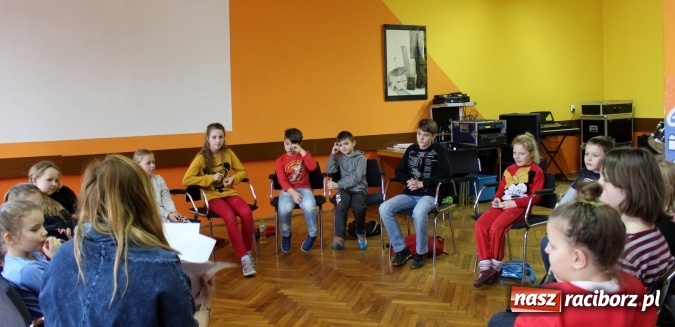 Zdjęcie w galerii na portalu naszraciborz.pl: O Helci, kt&oacute;ra tupała n&oacute;żkami. W Nędzy tworzą literaturę wiadomości z regionu