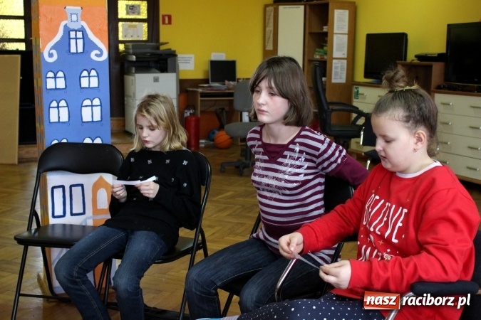 Zdjęcie w galerii na portalu naszraciborz.pl: O Helci, kt&oacute;ra tupała n&oacute;żkami. W Nędzy tworzą literaturę wiadomości z regionu