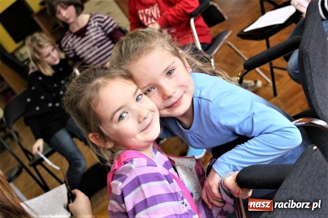 Zdjęcie w galerii na portalu naszraciborz.pl: O Helci, kt&oacute;ra tupała n&oacute;żkami. W Nędzy tworzą literaturę wiadomości z regionu