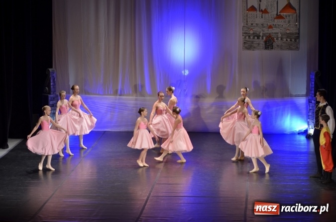 Zdjęcie w galerii na portalu naszraciborz.pl: Czesi z Hulczyna wystawili w Raciborzu Jezioro Łabędzie  wiadomości z regionu