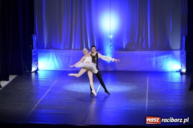 Zdjęcie w galerii na portalu naszraciborz.pl: Czesi z Hulczyna wystawili w Raciborzu Jezioro Łabędzie  wiadomości z regionu