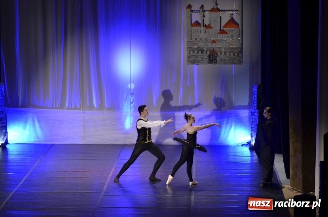 Zdjęcie w galerii na portalu naszraciborz.pl: Czesi z Hulczyna wystawili w Raciborzu Jezioro Łabędzie  wiadomości z regionu