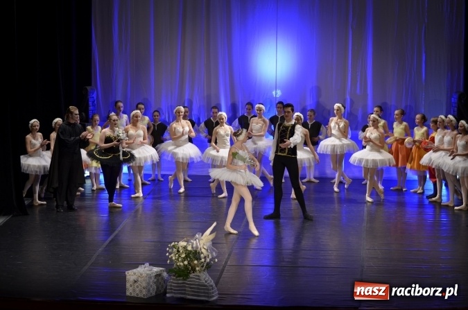 Zdjęcie w galerii na portalu naszraciborz.pl: Czesi z Hulczyna wystawili w Raciborzu Jezioro Łabędzie  wiadomości z regionu