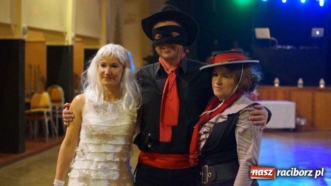 Zdjęcie w galerii na portalu naszraciborz.pl: Asterix, Obelix i przyjaciele, czyli VI Bal Przebierańc&oacute;w w Krzanowicach wiadomości z regionu