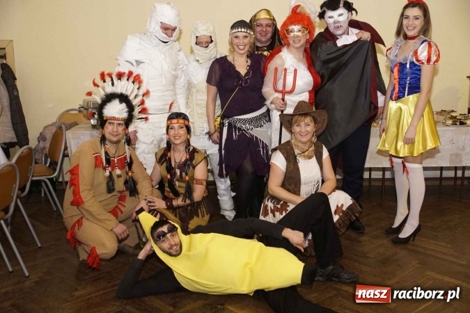 Zdjęcie w galerii na portalu naszraciborz.pl: Asterix, Obelix i przyjaciele, czyli VI Bal Przebierańc&oacute;w w Krzanowicach wiadomości z regionu