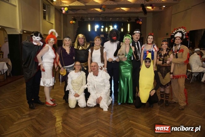 Zdjęcie w galerii na portalu naszraciborz.pl: Asterix, Obelix i przyjaciele, czyli VI Bal Przebierańc&oacute;w w Krzanowicach wiadomości z regionu