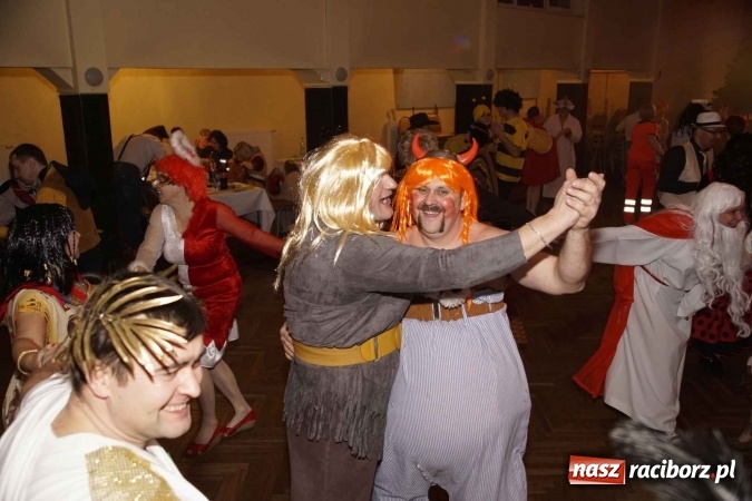 Zdjęcie w galerii na portalu naszraciborz.pl: Asterix, Obelix i przyjaciele, czyli VI Bal Przebierańc&oacute;w w Krzanowicach wiadomości z regionu