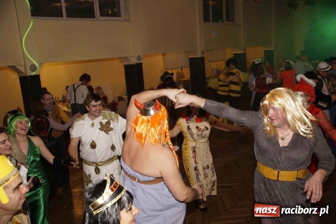 Zdjęcie w galerii na portalu naszraciborz.pl: Asterix, Obelix i przyjaciele, czyli VI Bal Przebierańc&oacute;w w Krzanowicach wiadomości z regionu