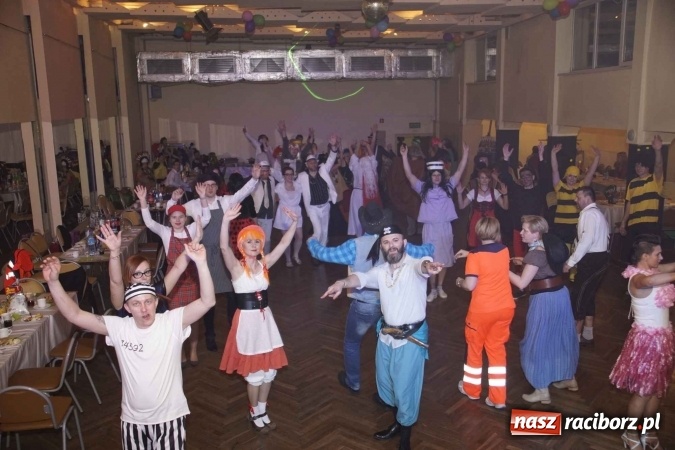 Zdjęcie w galerii na portalu naszraciborz.pl: Asterix, Obelix i przyjaciele, czyli VI Bal Przebierańc&oacute;w w Krzanowicach wiadomości z regionu