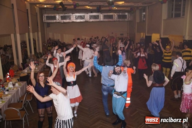 Zdjęcie w galerii na portalu naszraciborz.pl: Asterix, Obelix i przyjaciele, czyli VI Bal Przebierańc&oacute;w w Krzanowicach wiadomości z regionu