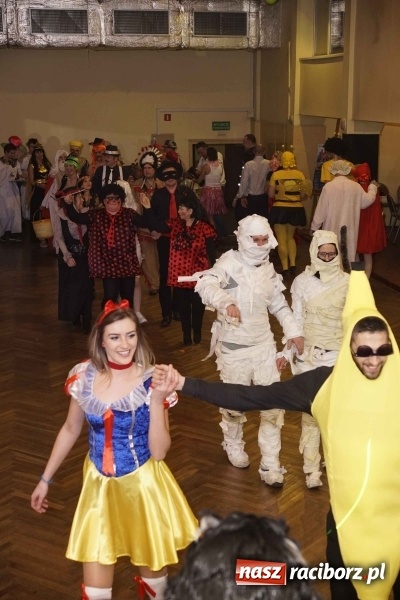 Zdjęcie w galerii na portalu naszraciborz.pl: Asterix, Obelix i przyjaciele, czyli VI Bal Przebierańc&oacute;w w Krzanowicach wiadomości z regionu