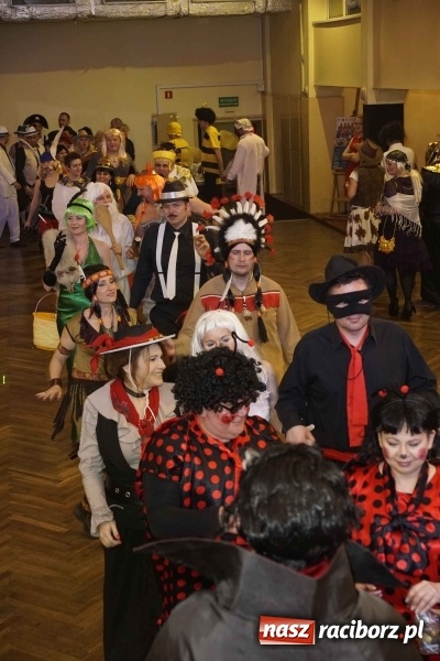 Zdjęcie w galerii na portalu naszraciborz.pl: Asterix, Obelix i przyjaciele, czyli VI Bal Przebierańc&oacute;w w Krzanowicach wiadomości z regionu