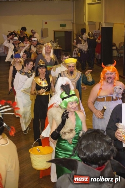 Zdjęcie w galerii na portalu naszraciborz.pl: Asterix, Obelix i przyjaciele, czyli VI Bal Przebierańc&oacute;w w Krzanowicach wiadomości z regionu