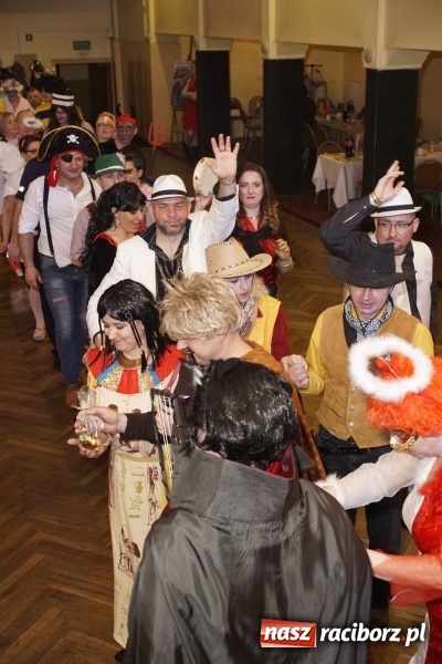 Zdjęcie w galerii na portalu naszraciborz.pl: Asterix, Obelix i przyjaciele, czyli VI Bal Przebierańc&oacute;w w Krzanowicach wiadomości z regionu