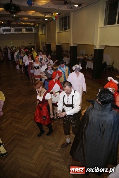 Zdjęcie w galerii na portalu naszraciborz.pl: Asterix, Obelix i przyjaciele, czyli VI Bal Przebierańc&oacute;w w Krzanowicach wiadomości z regionu