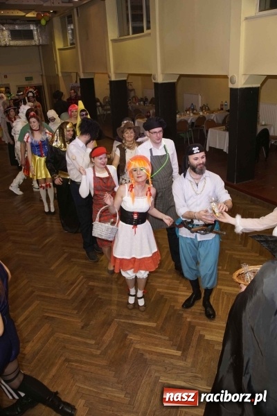 Zdjęcie w galerii na portalu naszraciborz.pl: Asterix, Obelix i przyjaciele, czyli VI Bal Przebierańc&oacute;w w Krzanowicach wiadomości z regionu