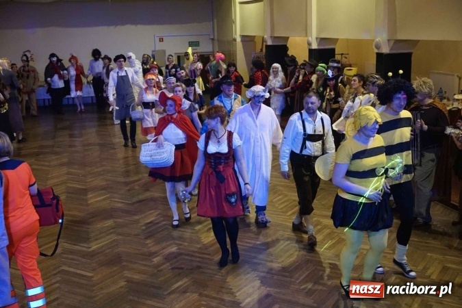 Zdjęcie w galerii na portalu naszraciborz.pl: Asterix, Obelix i przyjaciele, czyli VI Bal Przebierańc&oacute;w w Krzanowicach wiadomości z regionu