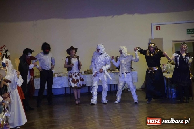 Zdjęcie w galerii na portalu naszraciborz.pl: Asterix, Obelix i przyjaciele, czyli VI Bal Przebierańc&oacute;w w Krzanowicach wiadomości z regionu