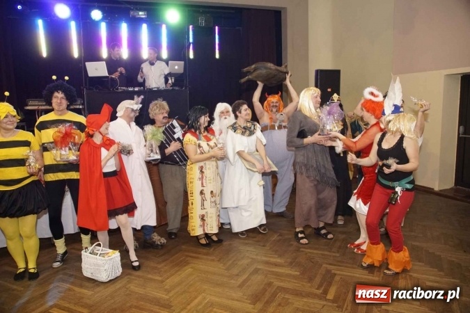 Zdjęcie w galerii na portalu naszraciborz.pl: Asterix, Obelix i przyjaciele, czyli VI Bal Przebierańc&oacute;w w Krzanowicach wiadomości z regionu