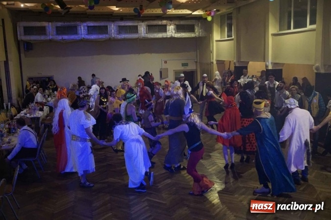 Zdjęcie w galerii na portalu naszraciborz.pl: Asterix, Obelix i przyjaciele, czyli VI Bal Przebierańc&oacute;w w Krzanowicach wiadomości z regionu