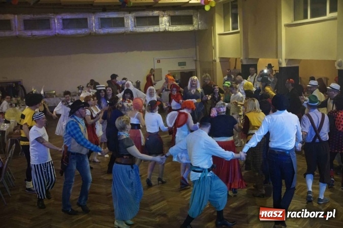 Zdjęcie w galerii na portalu naszraciborz.pl: Asterix, Obelix i przyjaciele, czyli VI Bal Przebierańc&oacute;w w Krzanowicach wiadomości z regionu