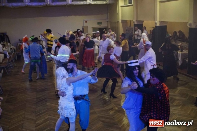 Zdjęcie w galerii na portalu naszraciborz.pl: Asterix, Obelix i przyjaciele, czyli VI Bal Przebierańc&oacute;w w Krzanowicach wiadomości z regionu