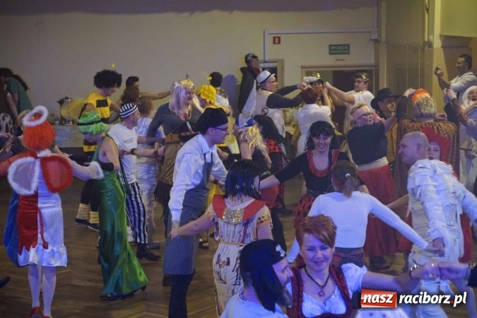 Zdjęcie w galerii na portalu naszraciborz.pl: Asterix, Obelix i przyjaciele, czyli VI Bal Przebierańc&oacute;w w Krzanowicach wiadomości z regionu