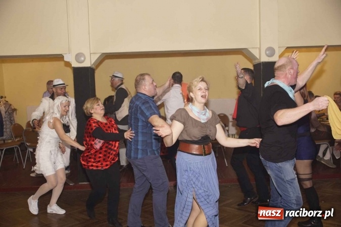 Zdjęcie w galerii na portalu naszraciborz.pl: Asterix, Obelix i przyjaciele, czyli VI Bal Przebierańc&oacute;w w Krzanowicach wiadomości z regionu