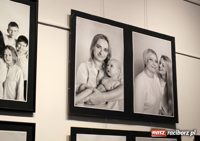 Zdjęcie w galerii na portalu naszraciborz.pl: Wystawa Aliny Luterek w Gminnym Centrum Kultury w Nędzy  wiadomości z regionu