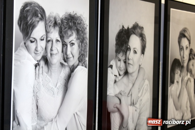 Zdjęcie w galerii na portalu naszraciborz.pl: Wystawa Aliny Luterek w Gminnym Centrum Kultury w Nędzy  wiadomości z regionu