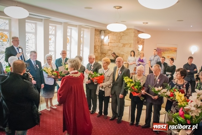 Zdjęcie w galerii na portalu naszraciborz.pl: Dziękuję ci, że nasze małżeństwo było zgodne, szczęśliwe i trwałe... Złote gody w raciborskim USC wiadomości z regionu