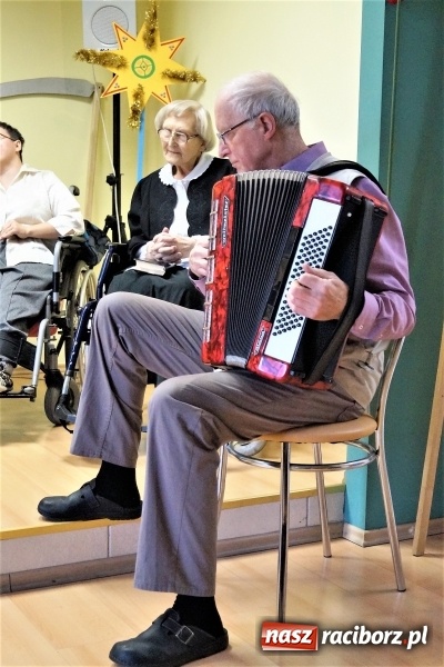 Zdjęcie w galerii na portalu naszraciborz.pl: Kolędy i pastorałki zabrzmiały w Złotej Jesieni  wiadomości z regionu
