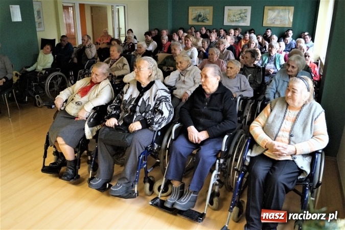 Zdjęcie w galerii na portalu naszraciborz.pl: Kolędy i pastorałki zabrzmiały w Złotej Jesieni  wiadomości z regionu